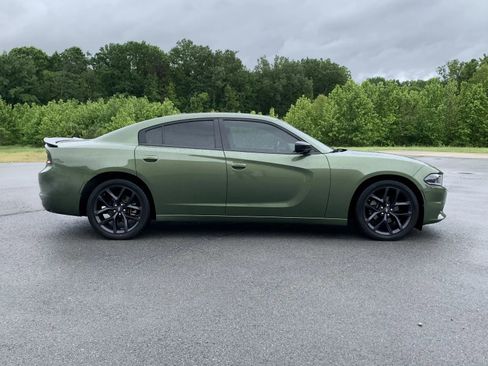 Used 2022 Dodge Charger SXT w/ Blacktop Package RWD image 8