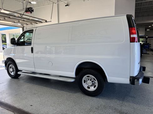 Used 2024 Chevrolet Express 2500 w/ Driver Convenience Package RWD image 5
