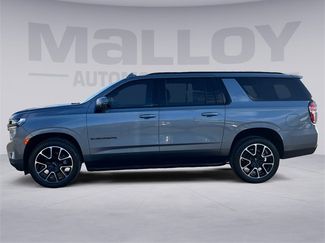 Used 2022 Chevrolet Suburban RST w/ Luxury Package video 2