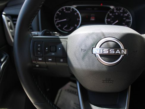 Used 2025 Nissan Rogue SV AWD/4WD image 14