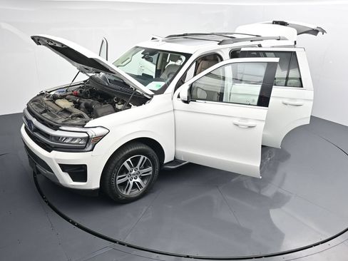 Used 2023 Ford Expedition XLT AWD/4WD image 38