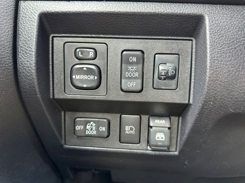Used 2018 Toyota Tundra SR5 image 19
