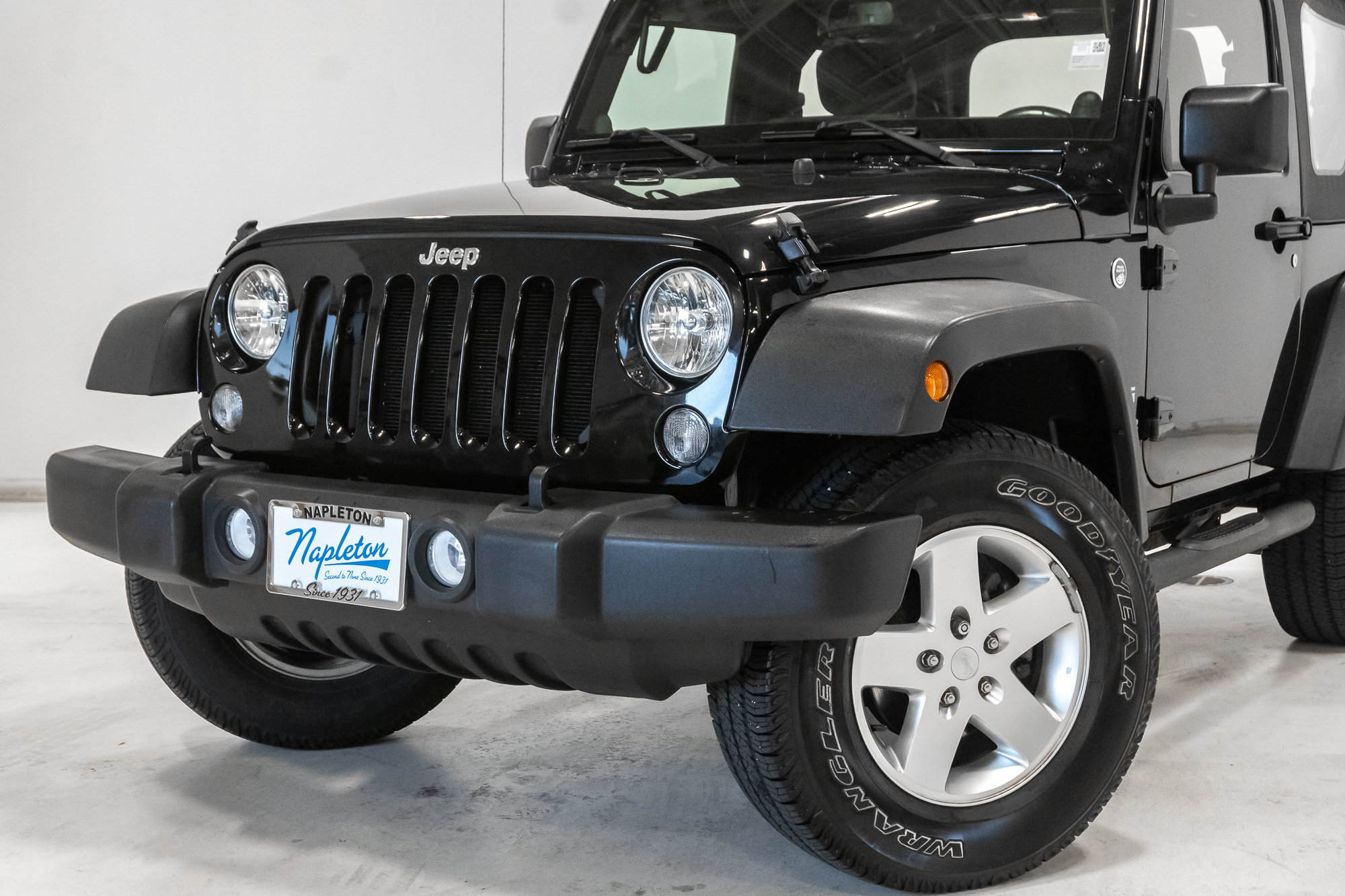 Used 2014 Jeep Wrangler Sport w/ Quick Order Package 23S AWD/4WD image 2