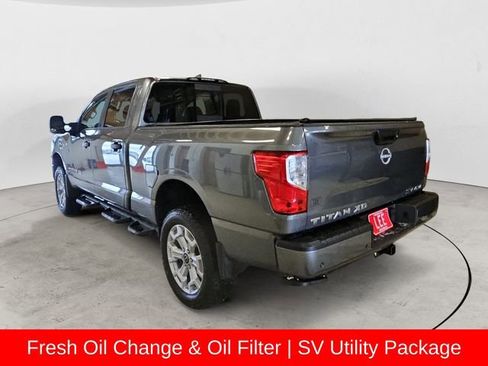 Used 2023 Nissan Titan SV w/ SV Convenience Package image 3