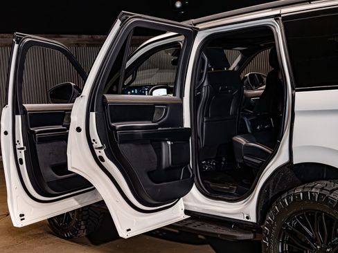 Used 2025 Ford Expedition Tremor image 30