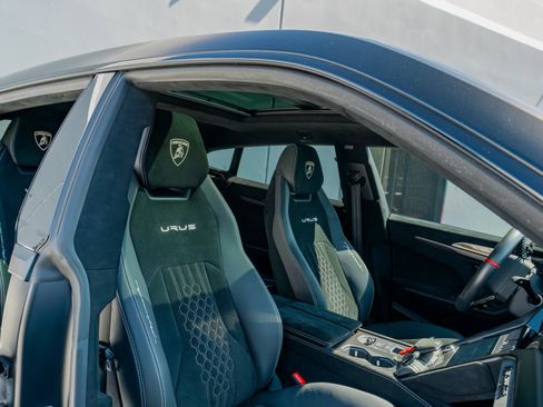 Used 2024 Lamborghini Urus Performante AWD/4WD image 12