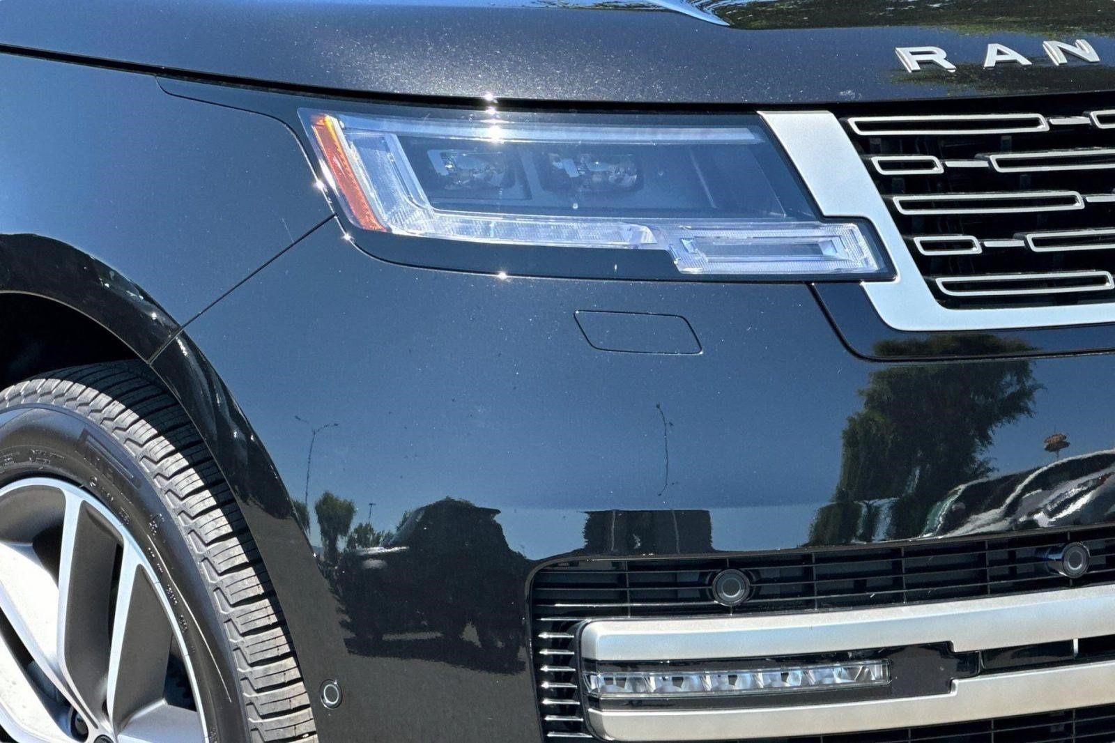 New 2026 Land Rover Range Rover Long Wheelbase SE AWD/4WD image 9