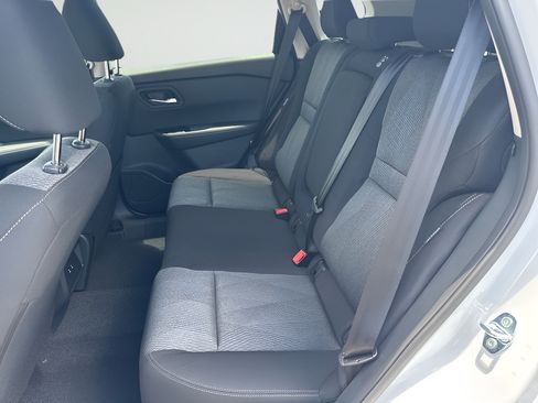 Used 2026 Nissan Rogue SV FWD image 29