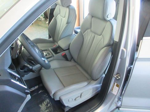 Used 2024 Audi Q5 2.0T Premium Plus w/ Premium Plus Package AWD/4WD image 14