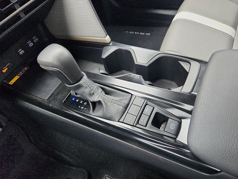 Used 2025 Toyota Camry SE image 20