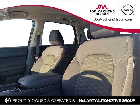 New 2025 Nissan Pathfinder SV w/ Black Appearance Package image 22