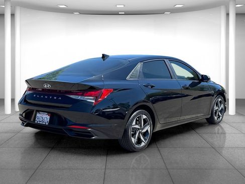 Used 2023 Hyundai Elantra SEL w/ Convenience Package FWD image 5