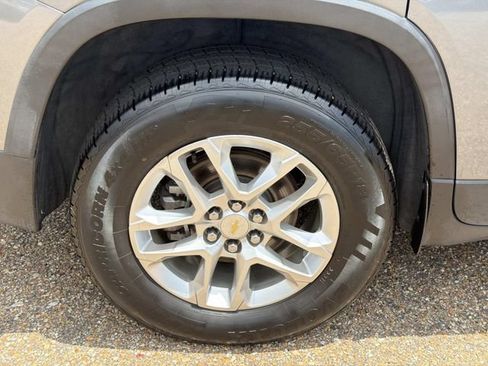 Used 2020 Chevrolet Traverse LT FWD image 5