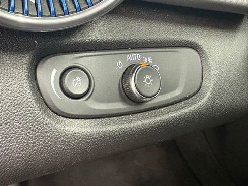 Used 2025 Chevrolet Trax LT image 13