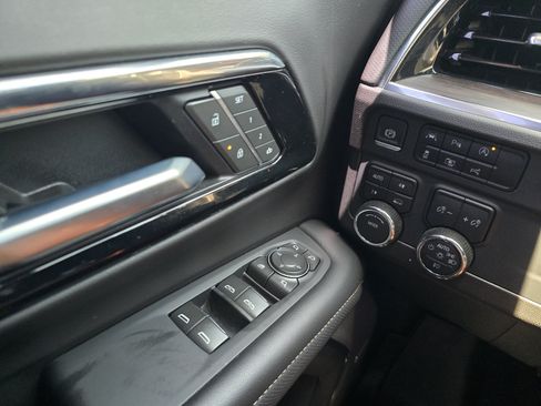 Used 2025 Chevrolet Tahoe Premier AWD/4WD image 21