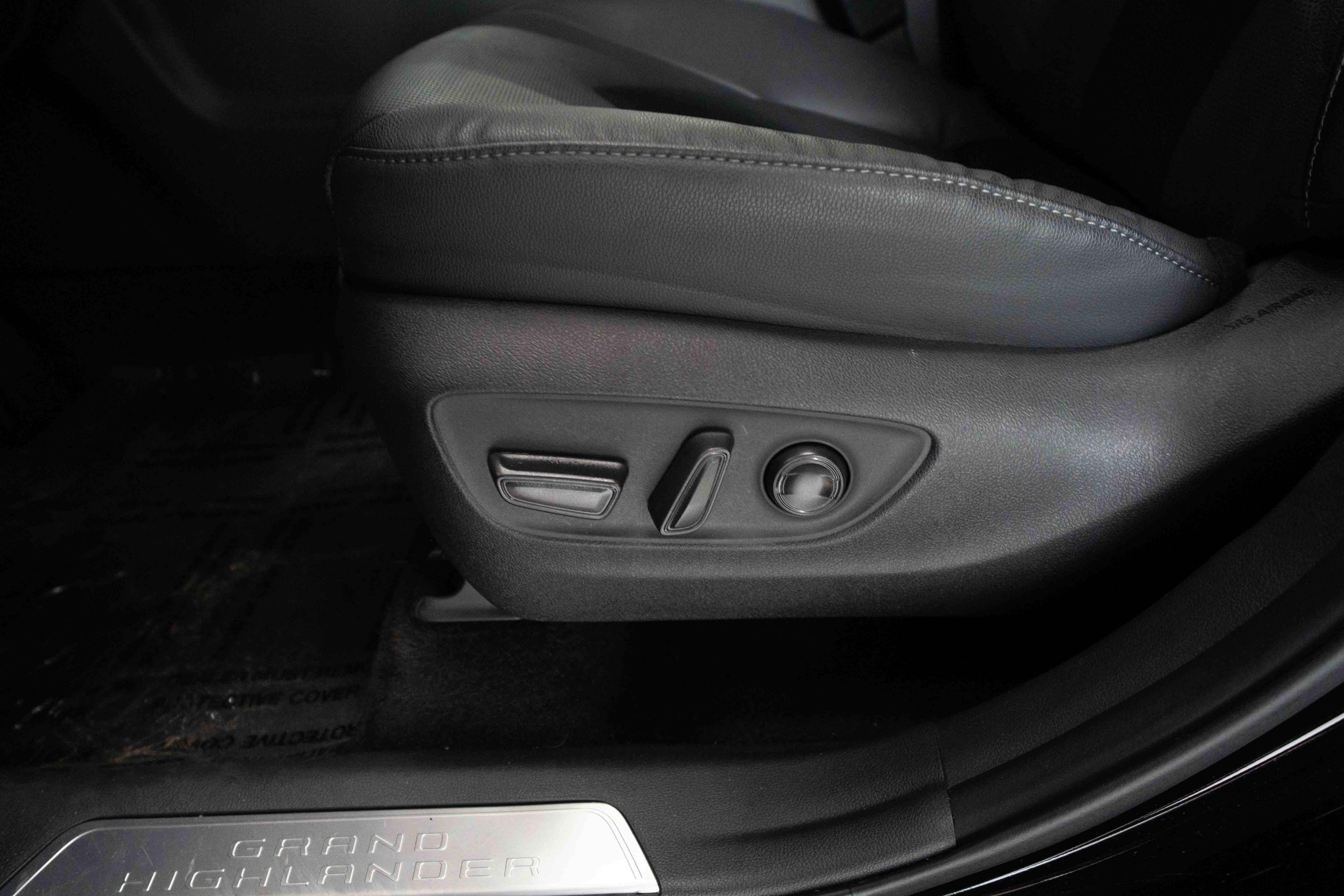 Used 2024 Toyota Grand Highlander AWD Hybrid image 12
