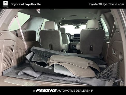 Used 2022 Chevrolet Tahoe Z71 w/ Luxury Package AWD/4WD image 10