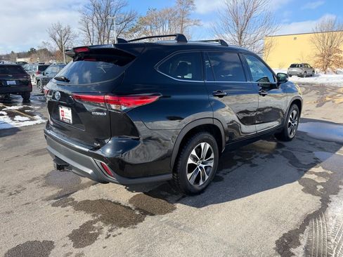 Certified 2022 Toyota Highlander XLE image 5