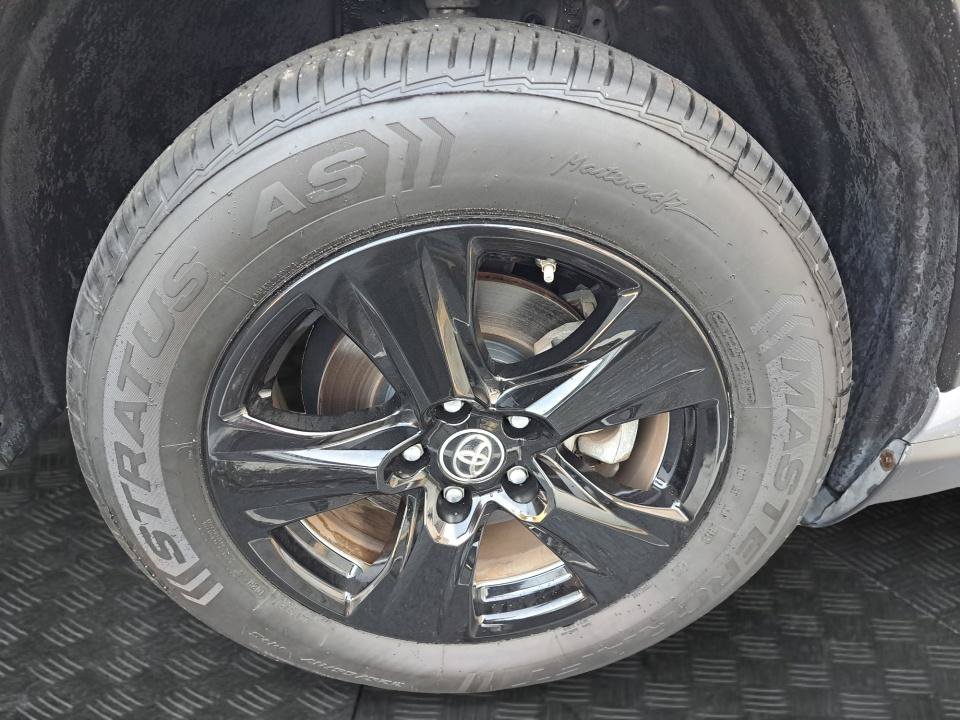 Used 2019 Toyota RAV4 XLE FWD image 19