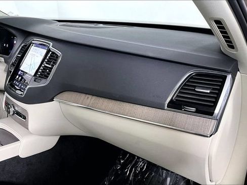 Used 2023 Volvo XC90 B6 Plus AWD/4WD image 17