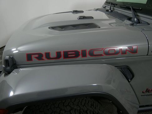 Used 2022 Jeep Wrangler Unlimited Rubicon w/ Dual Top Group AWD/4WD image 14