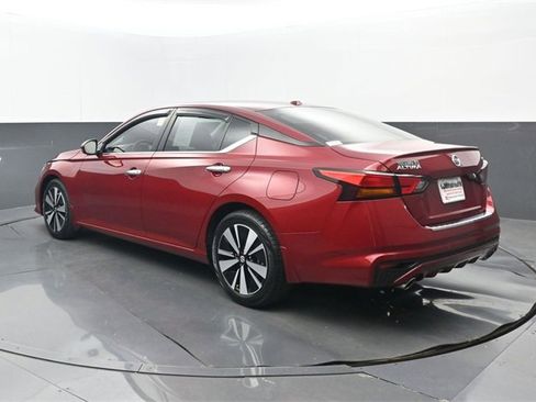 Used 2022 Nissan Altima 2.5 SV w/ SV Premium Package image 3