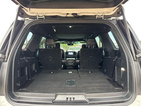 Used 2020 Ford Expedition XLT w/ Equipment Group 202A AWD/4WD image 9
