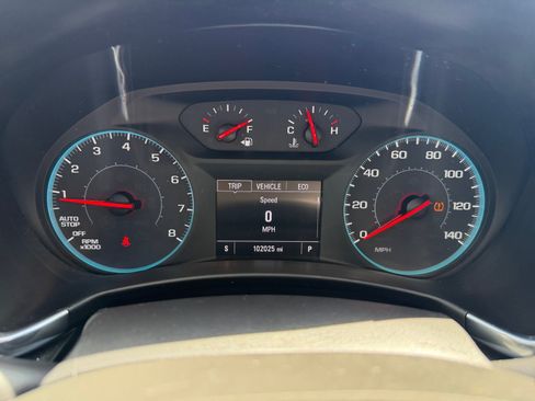 Used 2018 Chevrolet Equinox LT FWD image 19
