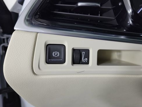 Used 2025 Cadillac XT6 Premium Luxury FWD image 33