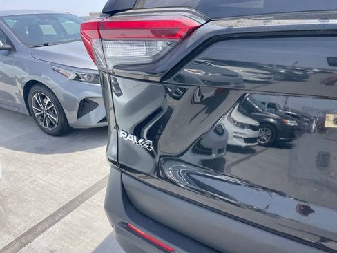 Used 2019 Toyota RAV4 XLE w/ Carpet Mat Package image 5