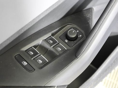 Used 2025 Volkswagen Jetta SE w/ Black Wheel Package image 34