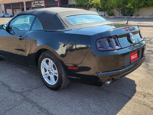 Used 2014 Ford Mustang Convertible RWD image 8