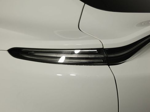 Used 2021 Aston Martin DBX image 22