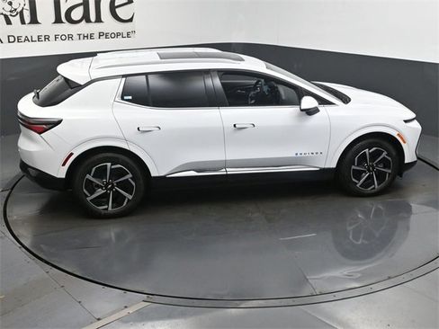 New 2025 Chevrolet Equinox EV LT image 17