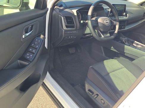 Certified 2026 Nissan Rogue SV FWD image 10