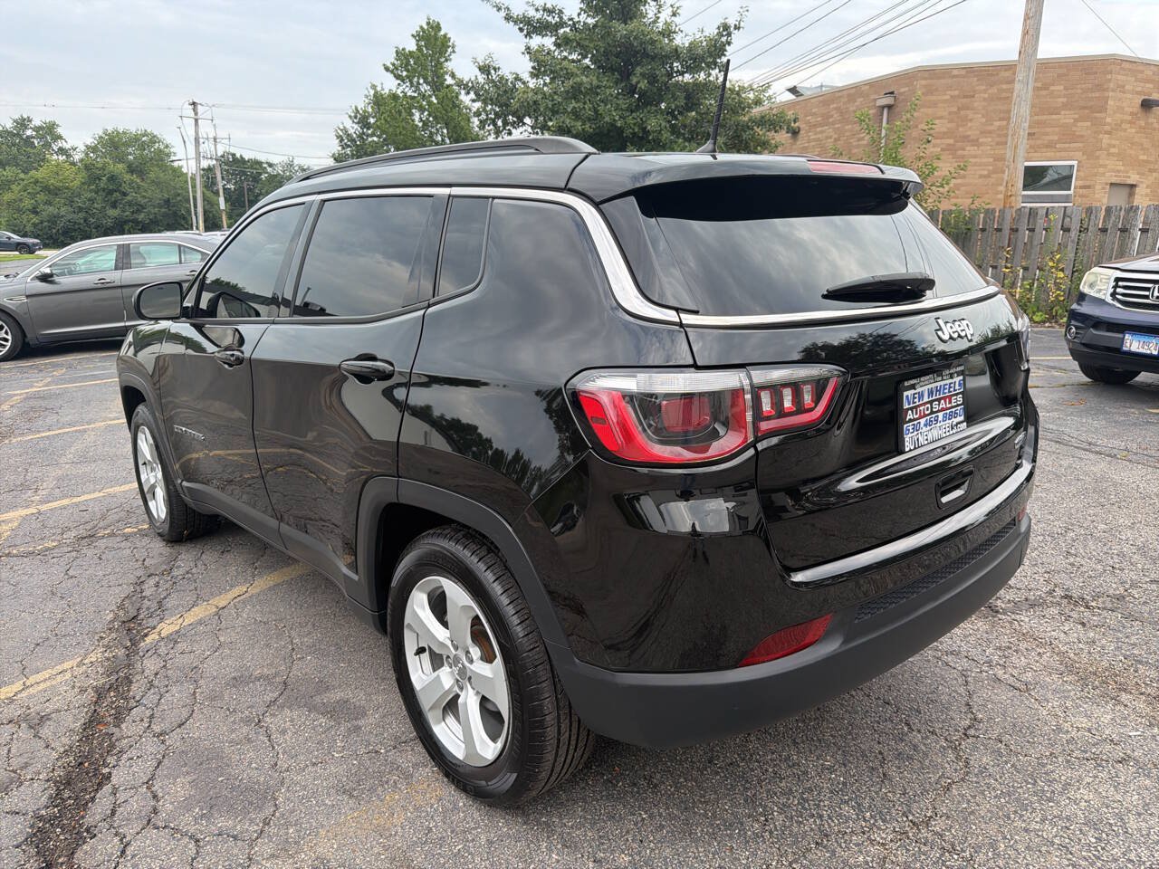 Used 2018 Jeep Compass Latitude w/ Cold Weather Group FWD image 4