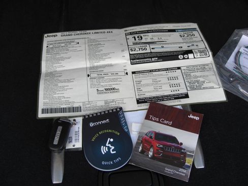 Used 2014 Jeep Grand Cherokee Limited w/ Trailer Tow Group IV AWD/4WD image 17