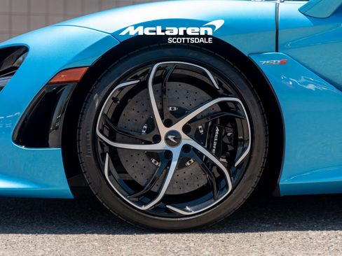 Used 2024 McLaren 750S Spider RWD image 28