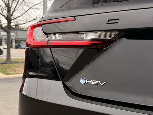 Used 2025 Toyota Camry SE image 12