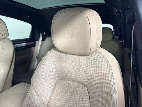 Certified 2023 Porsche Cayenne Platinum Edition AWD/4WD image 40