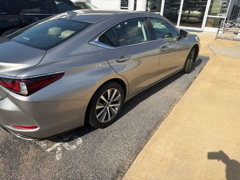 Used 2019 Lexus ES 350 w/ Premium Package FWD image 5