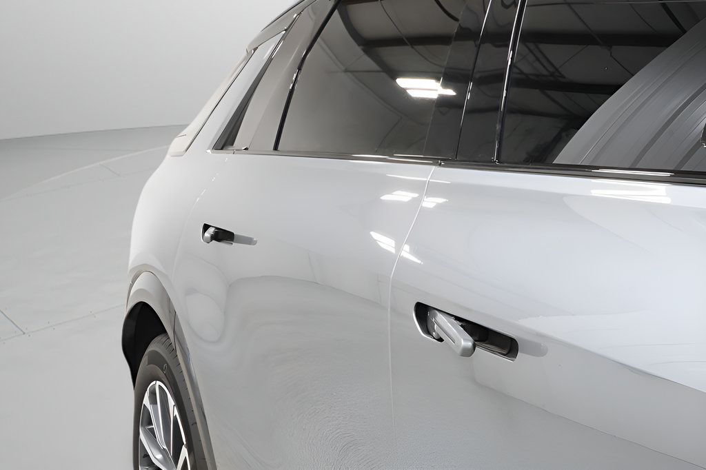 Used 2024 Cadillac Lyriq Sport AWD/4WD image 38