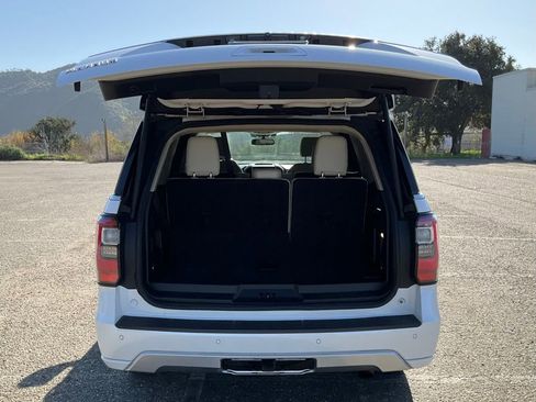 Used 2018 Ford Expedition Platinum image 17