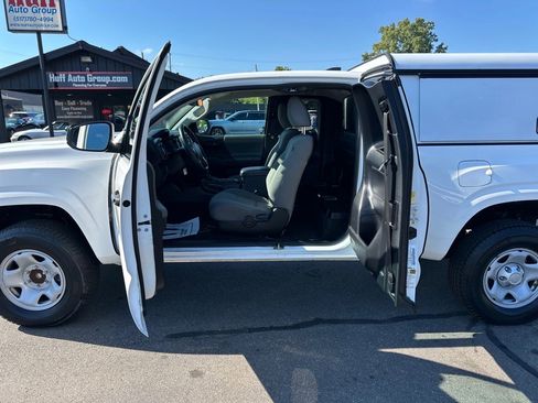 Used 2021 Toyota Tacoma SR image 21