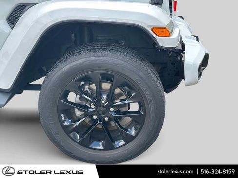 Used 2021 Jeep Wrangler Unlimited Sahara AWD/4WD image 9