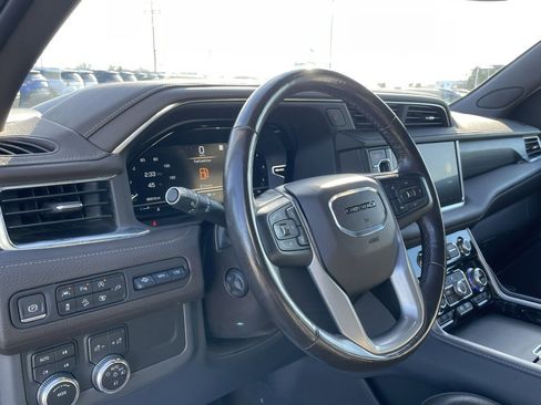 Used 2022 GMC Yukon XL Denali image 9