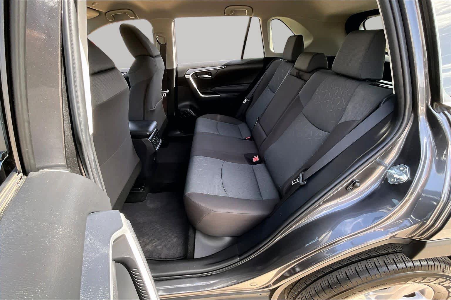 Used 2025 Toyota RAV4 XLE FWD image 19