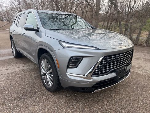 Used 2026 Buick Enclave Avenir w/ Super Cruise Package image 1