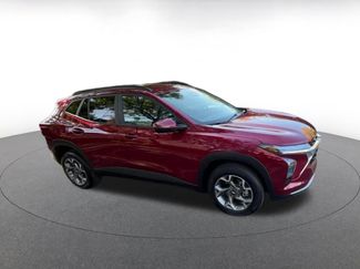 Used 2025 Chevrolet Trax LT video 2