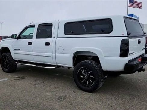 Used 2005 Chevrolet Silverado 2500 LT w/ Heavy-Duty Power Package image 6